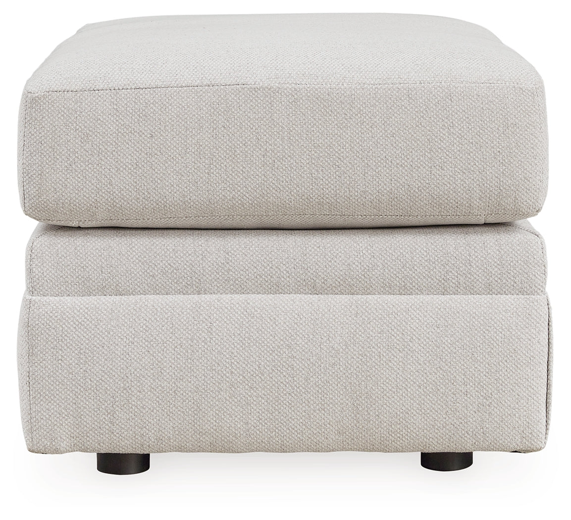 Maitelynn Ottoman