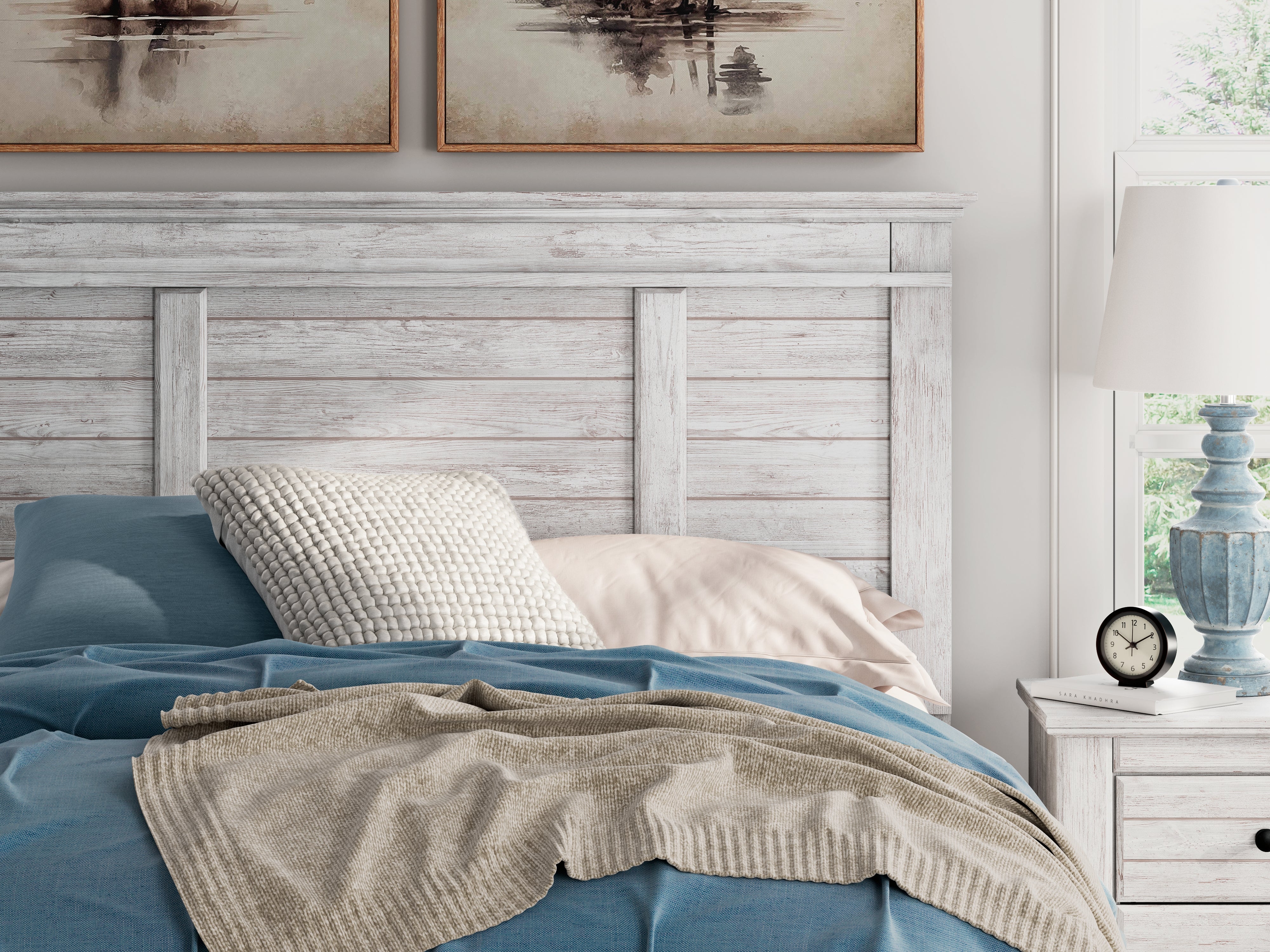 Makidern Queen Panel Bed