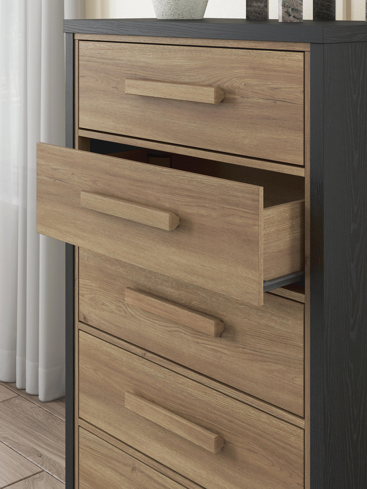 Kozmour Chest of Drawers