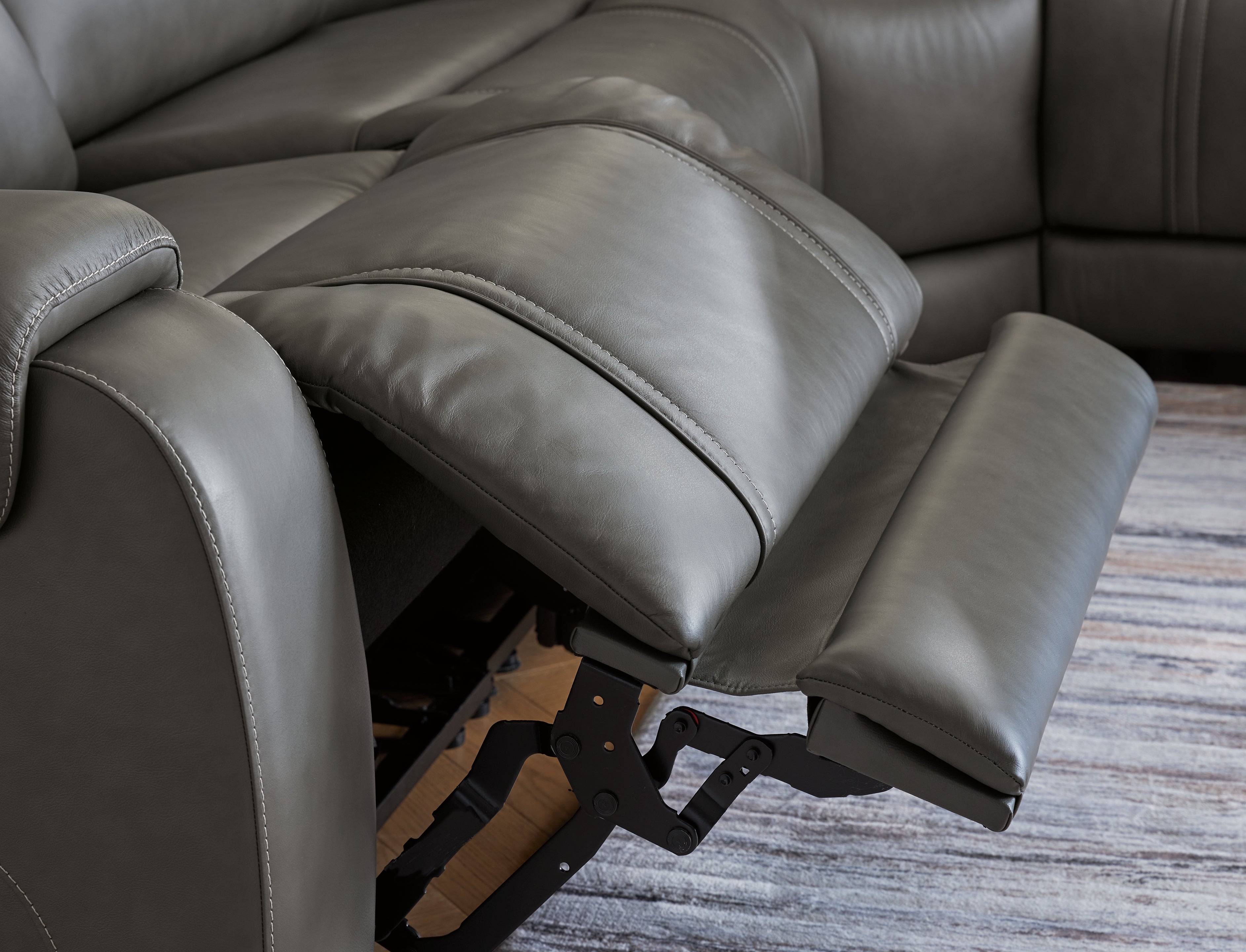 5Z - Pittson 5-Piece Power Reclining Sectional