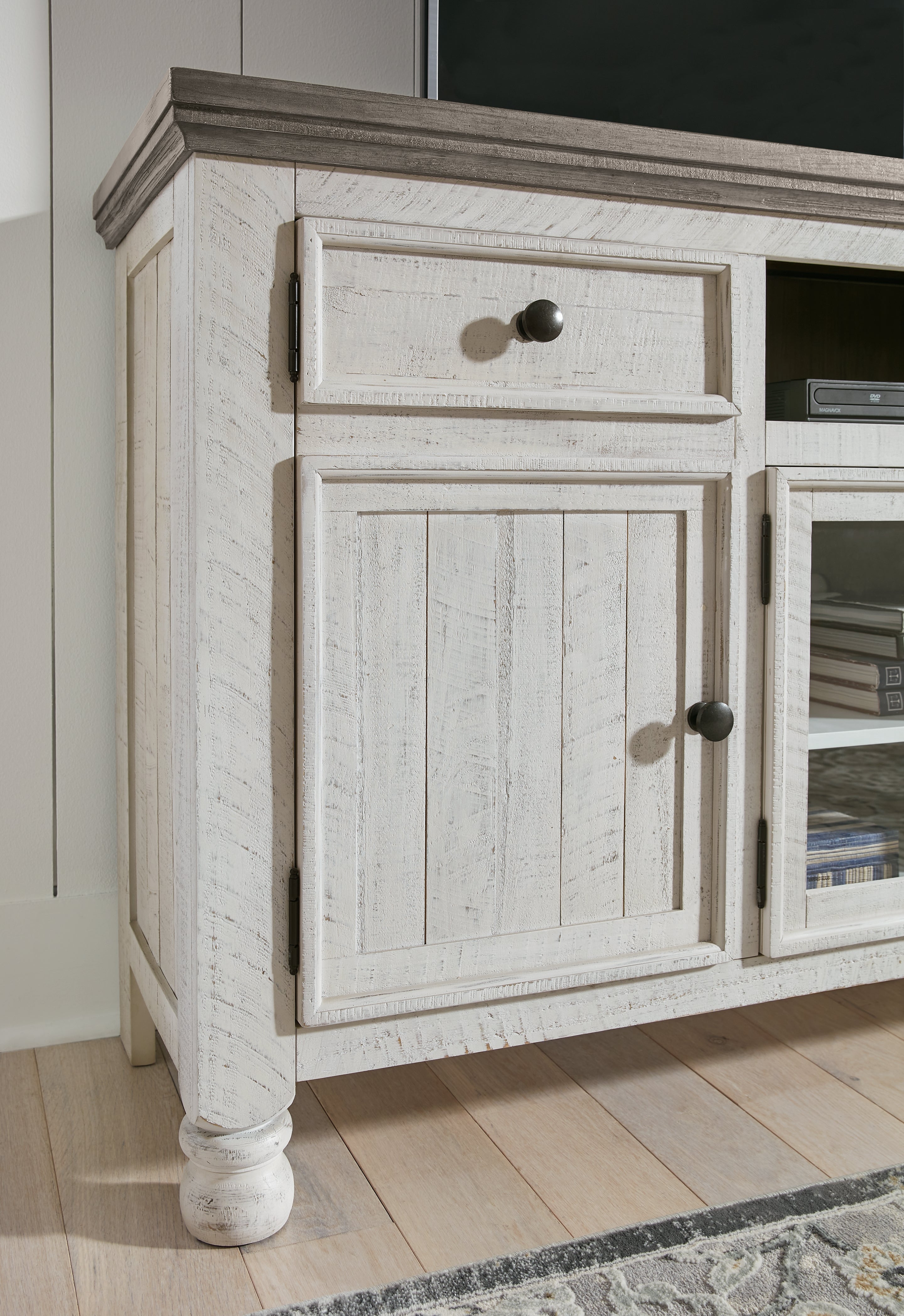 Havalance TV Stand
