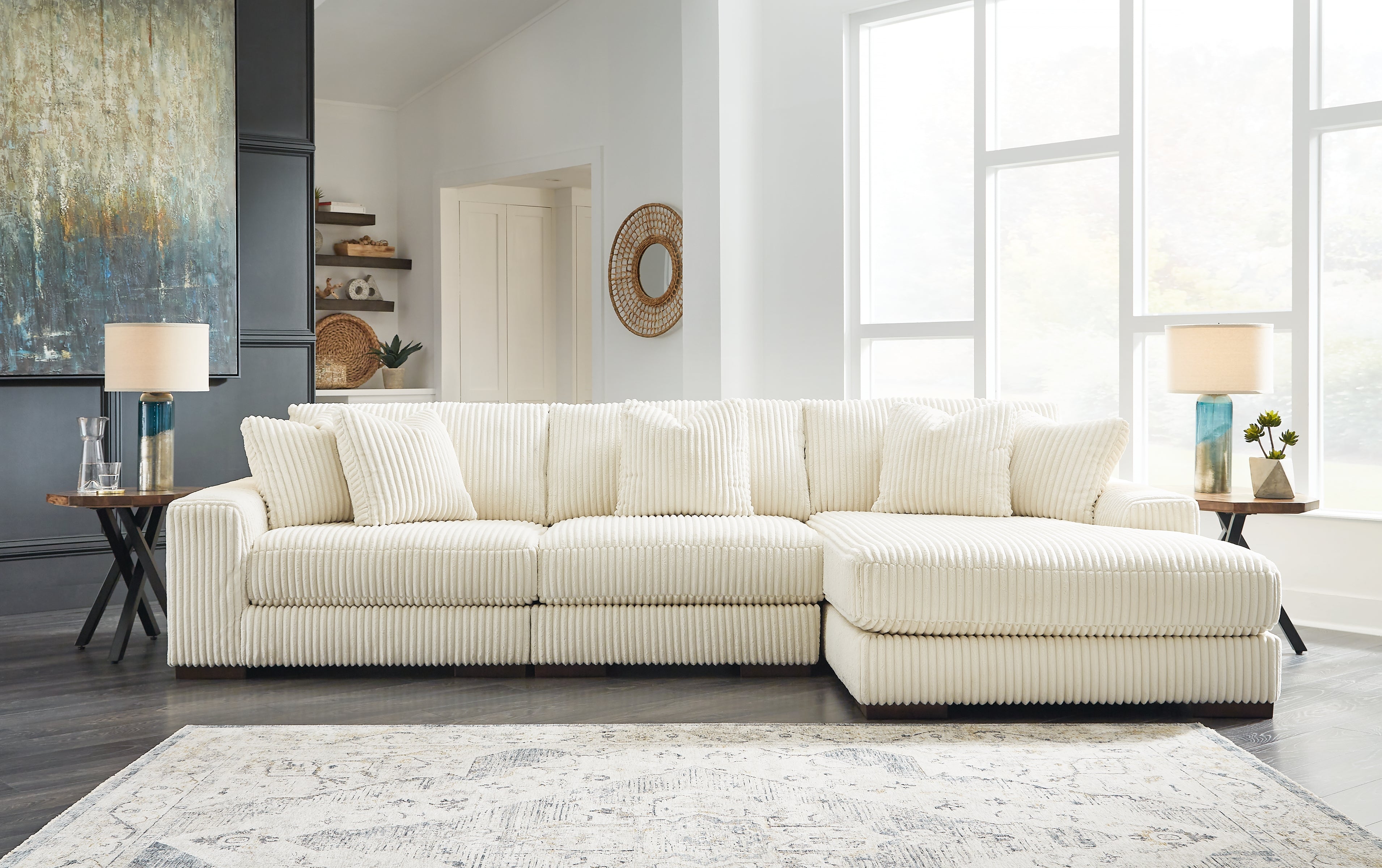 Lindyn 3-Piece Sectional with Chaise