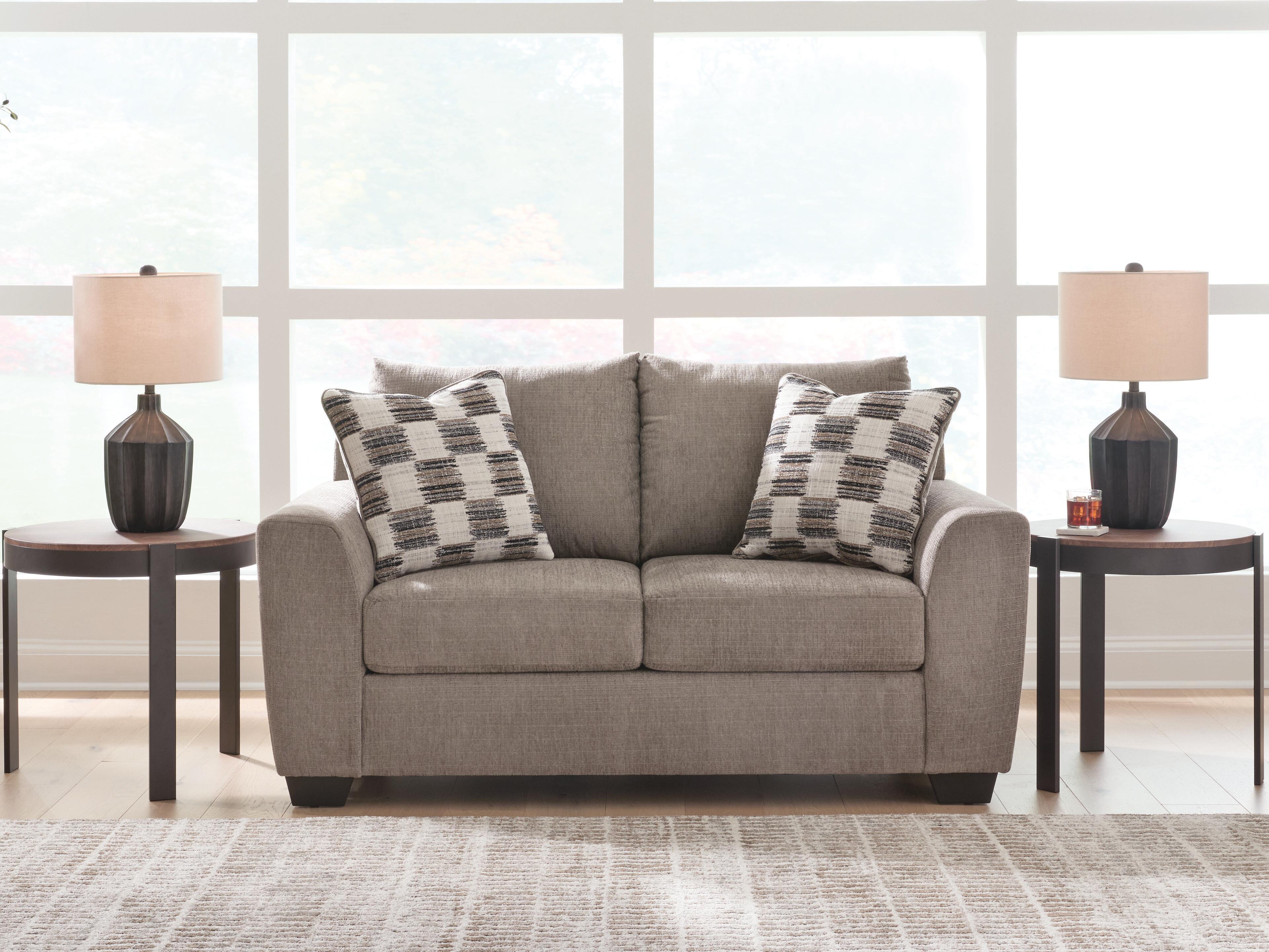 Loreo Loveseat