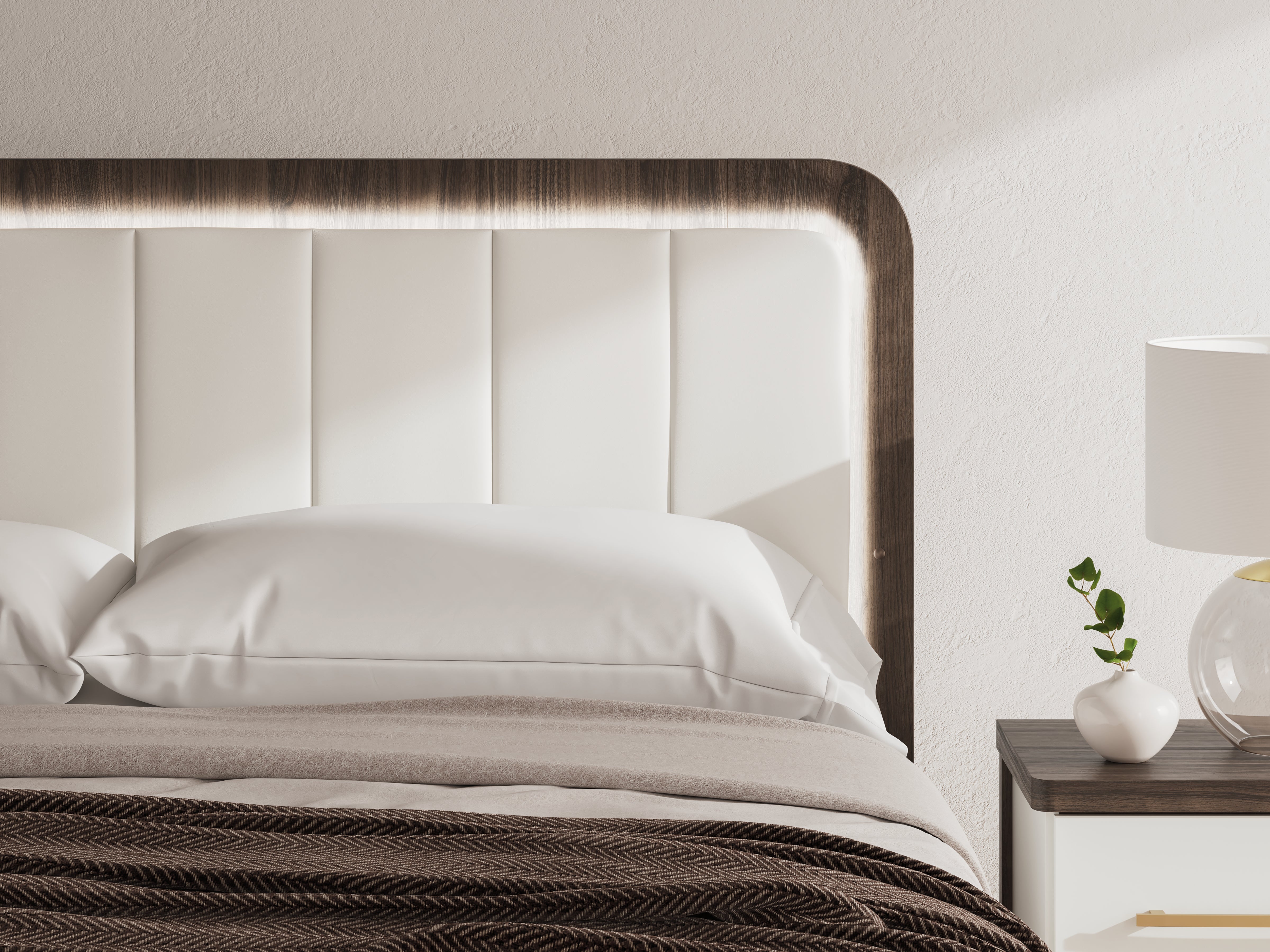Kendanport King Upholstered Bed