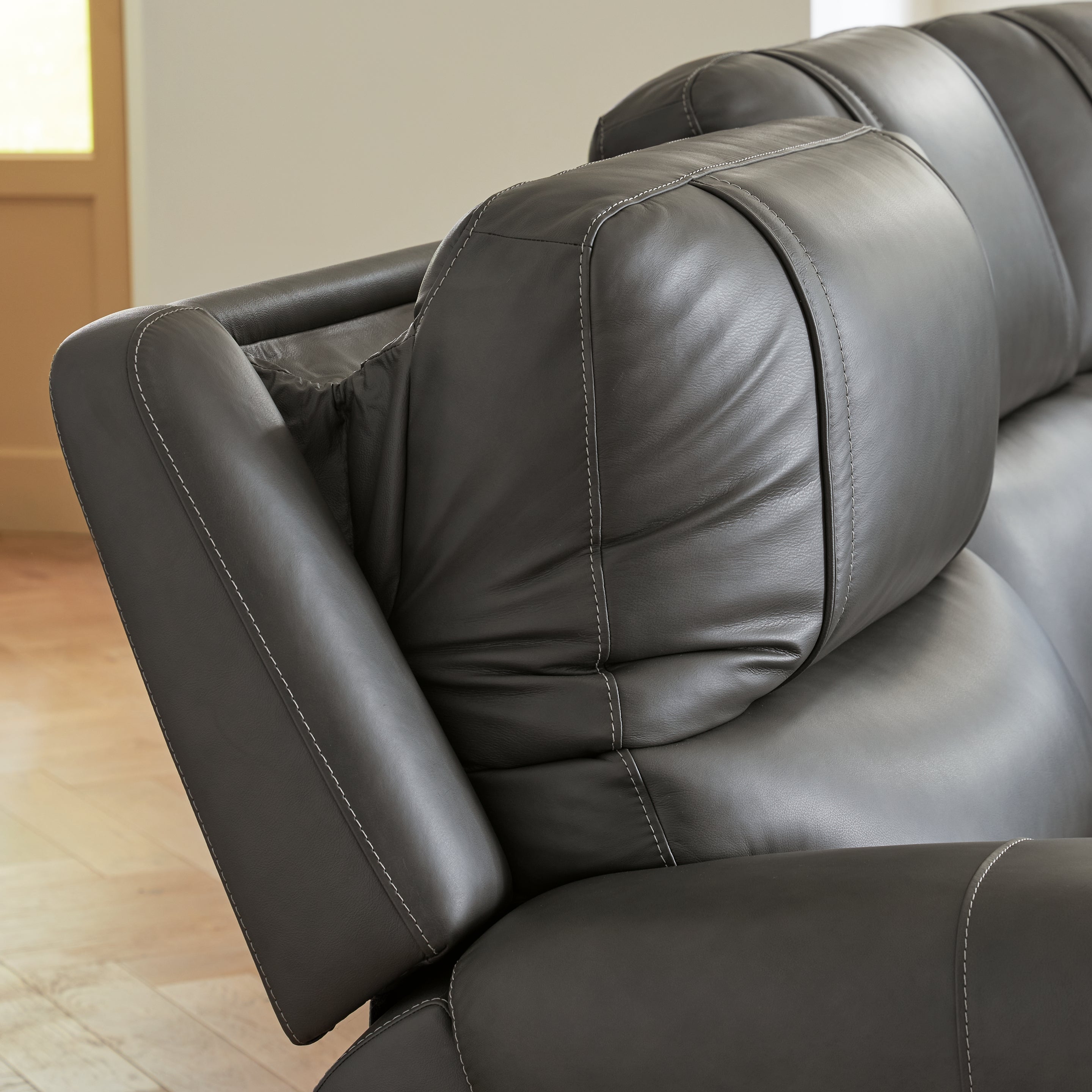 5Z - Pittson 3-Piece Power Reclining Sectional Loveseat with Console